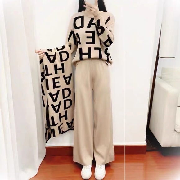 Set Knit Wear - Picture 2 of 3